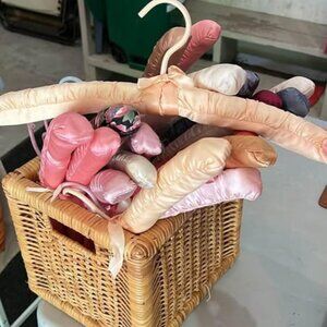 Vintage coquette aesthetic hangers🎀💗